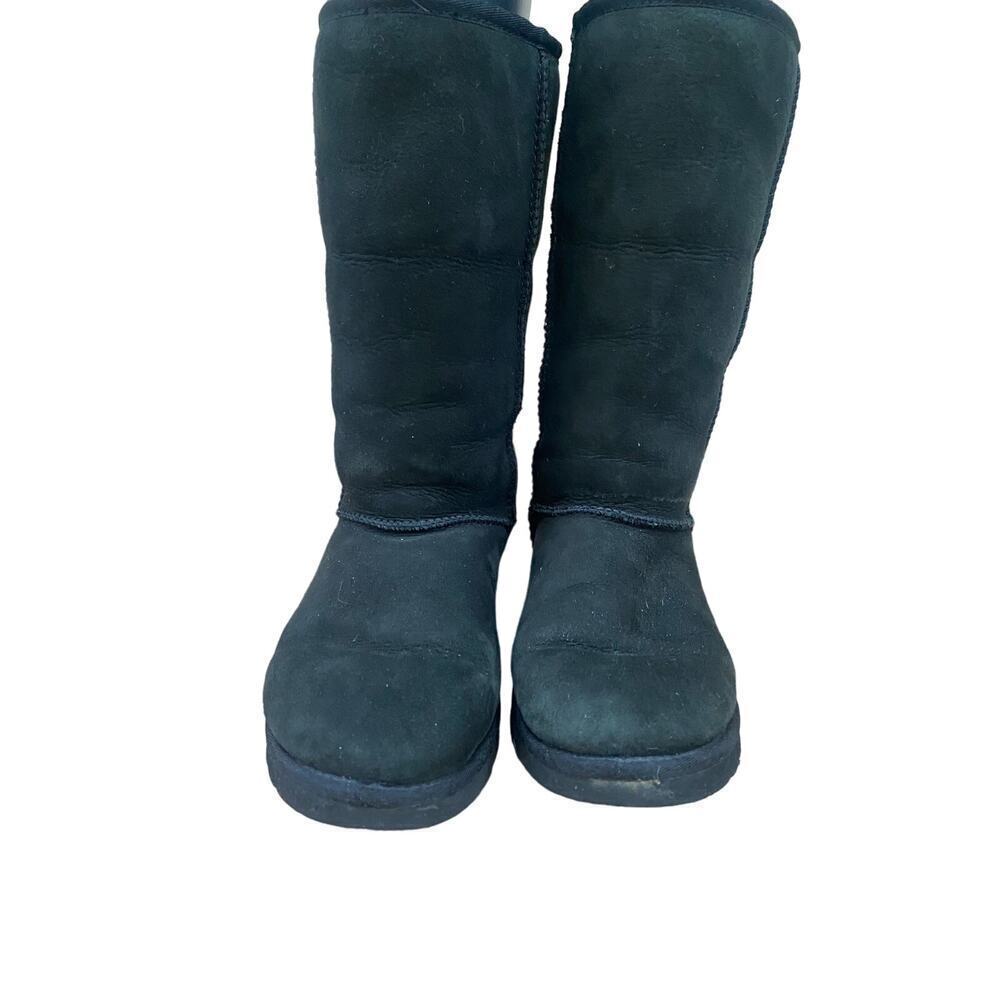 UGG Women's Classic Tall Boot Size 7 Pre-loved